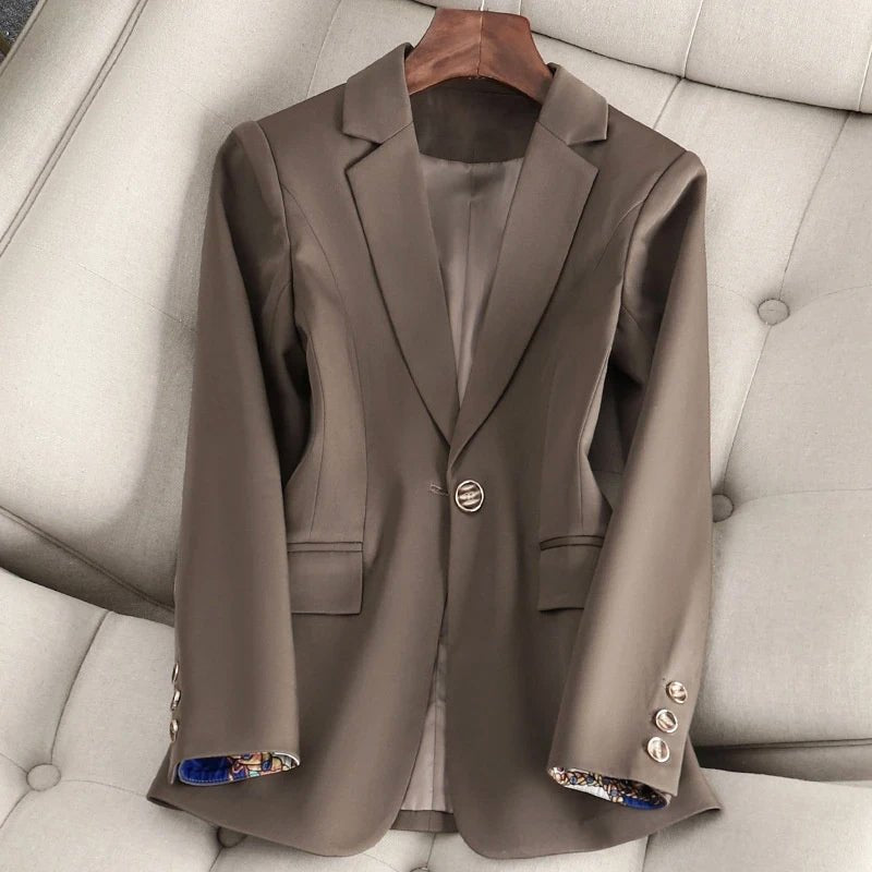 Valentina Rossi Refined Classic Blazer Detail