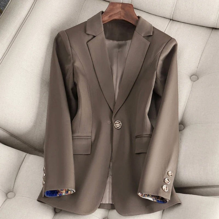 Valentina Rossi Refined Classic Blazer Detail